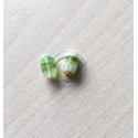 perle artisanale en verre "ovale" couleur: vert