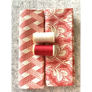 sachet  de tissu et fils assortis "Damas rouge"
