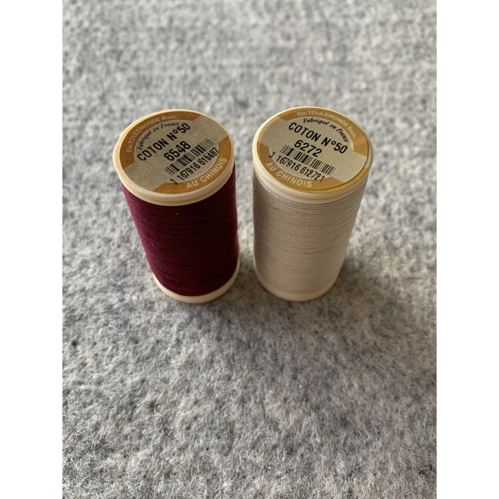 sachet  de tissu et fils assortis "Travaux de la manufacture" bordeaux