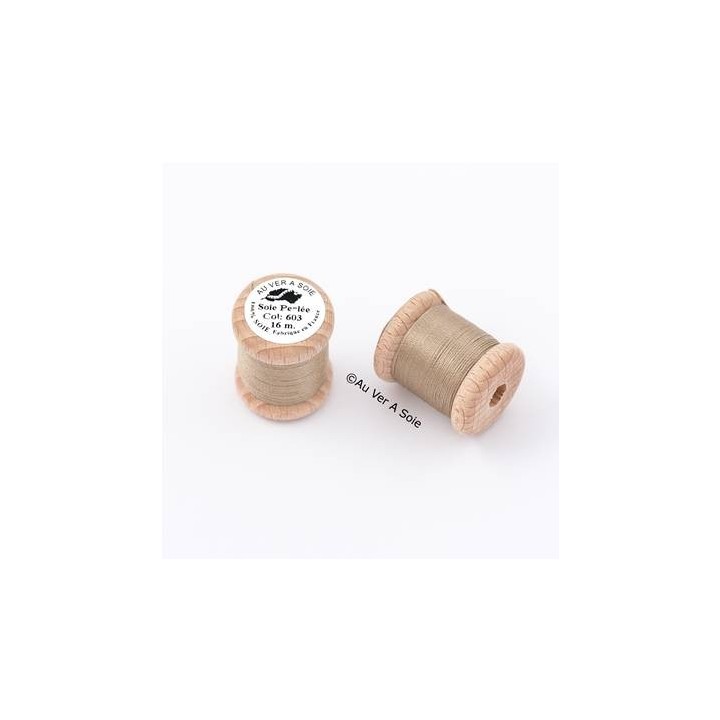 Bobine Soie perlée 767 rose pâle  "Au ver à soie" 