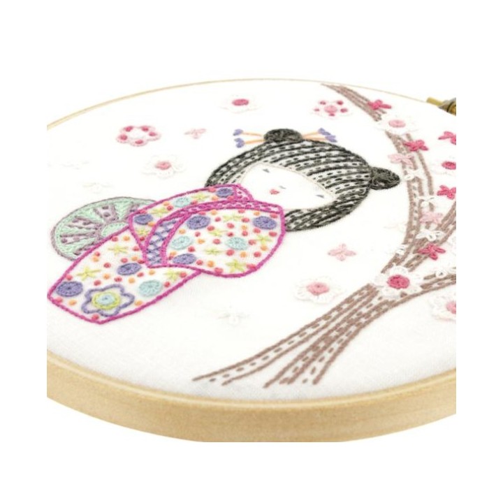 Kit de broderie: Yoshimi, pretty Kokeshi