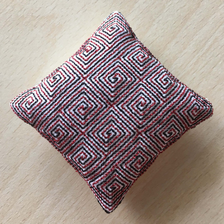 petit coussin en trompe oeil