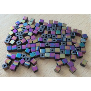 Perle cubique en métal couleur irisé 
