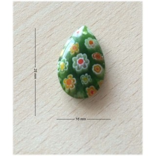 perle artisanale en verre forme "amande" couleur: pomme vert 