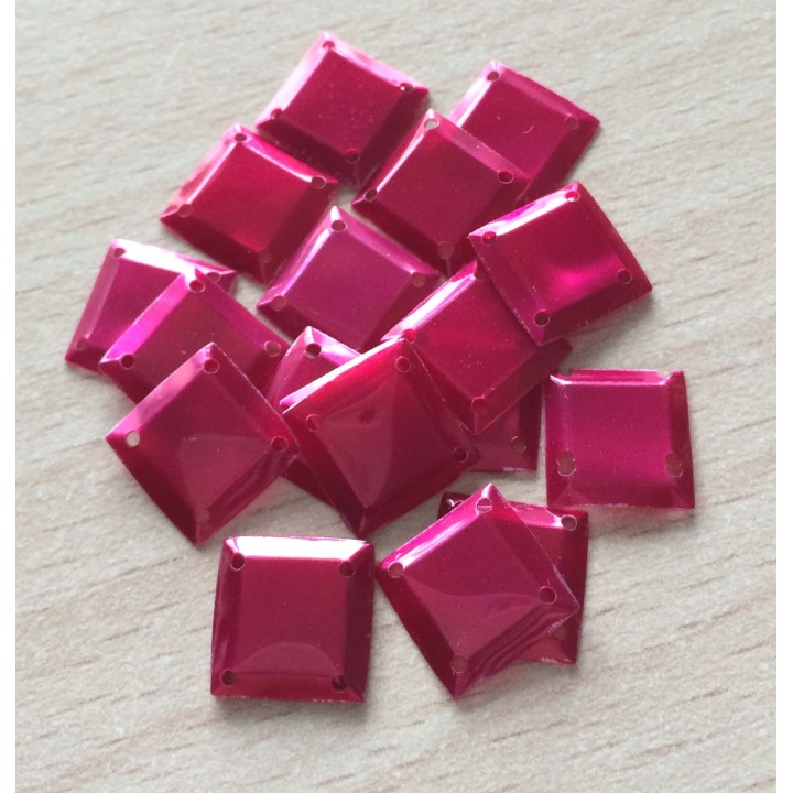 paillette cabochon carré couleur framboise nacrolaque irisé 