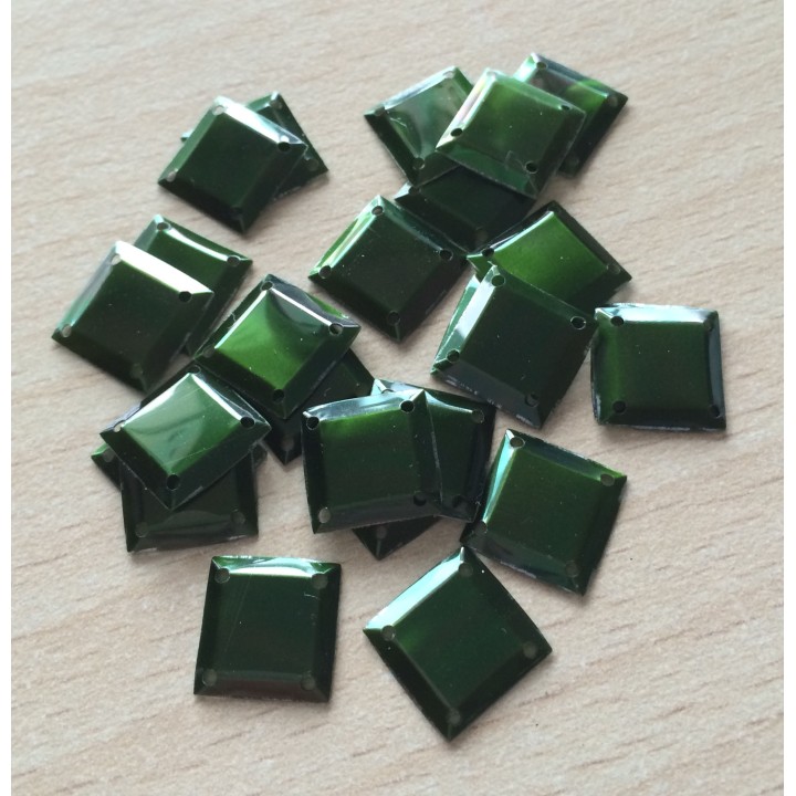 paillette cabochon carré couleur framboise nacrolaque irisé 