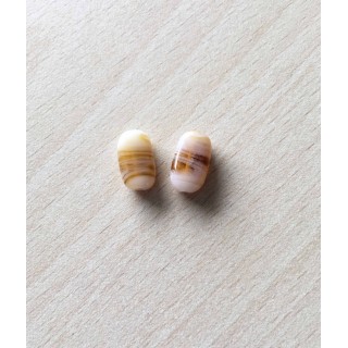 perle artisanale en verre  forme "amande" couleur: ambre 