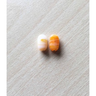 perle artisanale en verre  forme "amande" couleur: ambre 