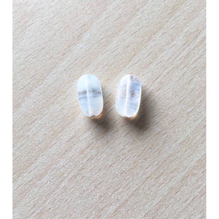 perle artisanale en verre  forme "amande" couleur: ambre 