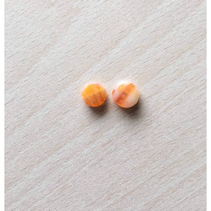perle artisanale en verre  forme "amande" couleur: ambre 