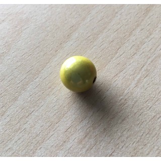 perle artisanale en verre  forme "amande" couleur: ambre 