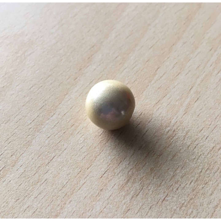 perle artisanale en verre  forme "amande" couleur: ambre 
